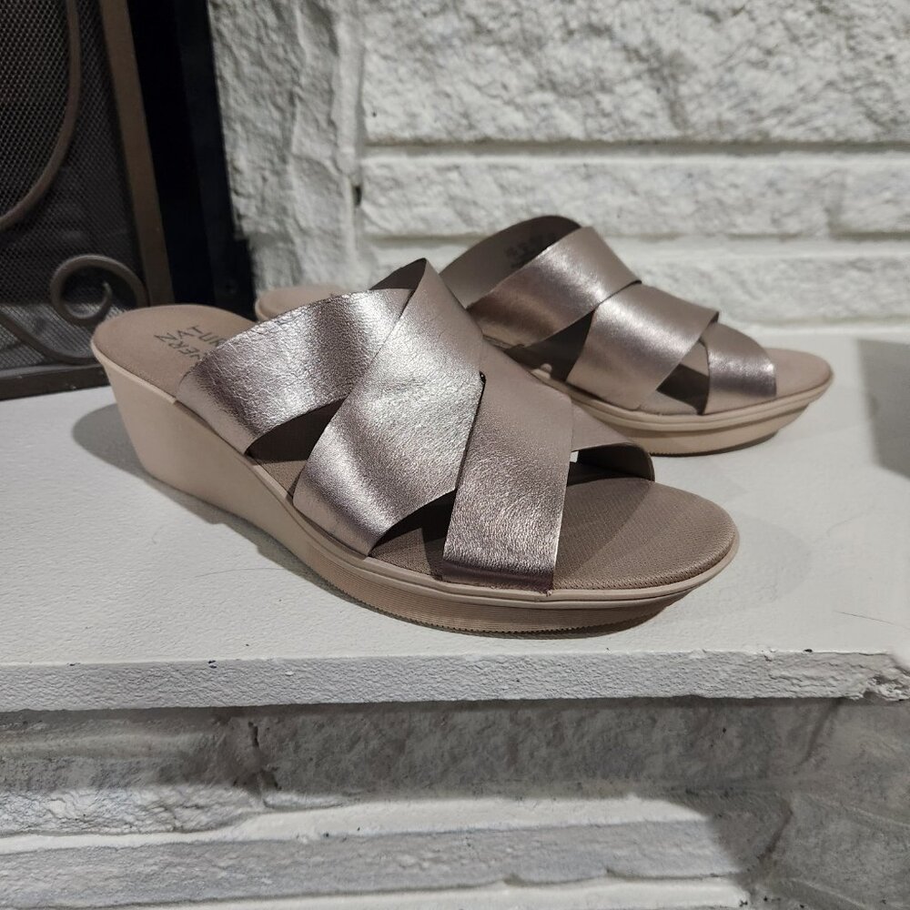 Naturalizer warm gold sandals